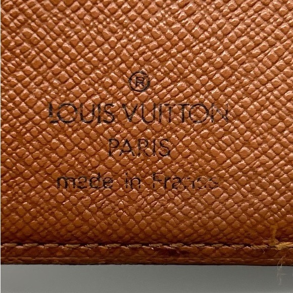 Louis Vuitton wallet zipper and snap. - Picture 3 of 7